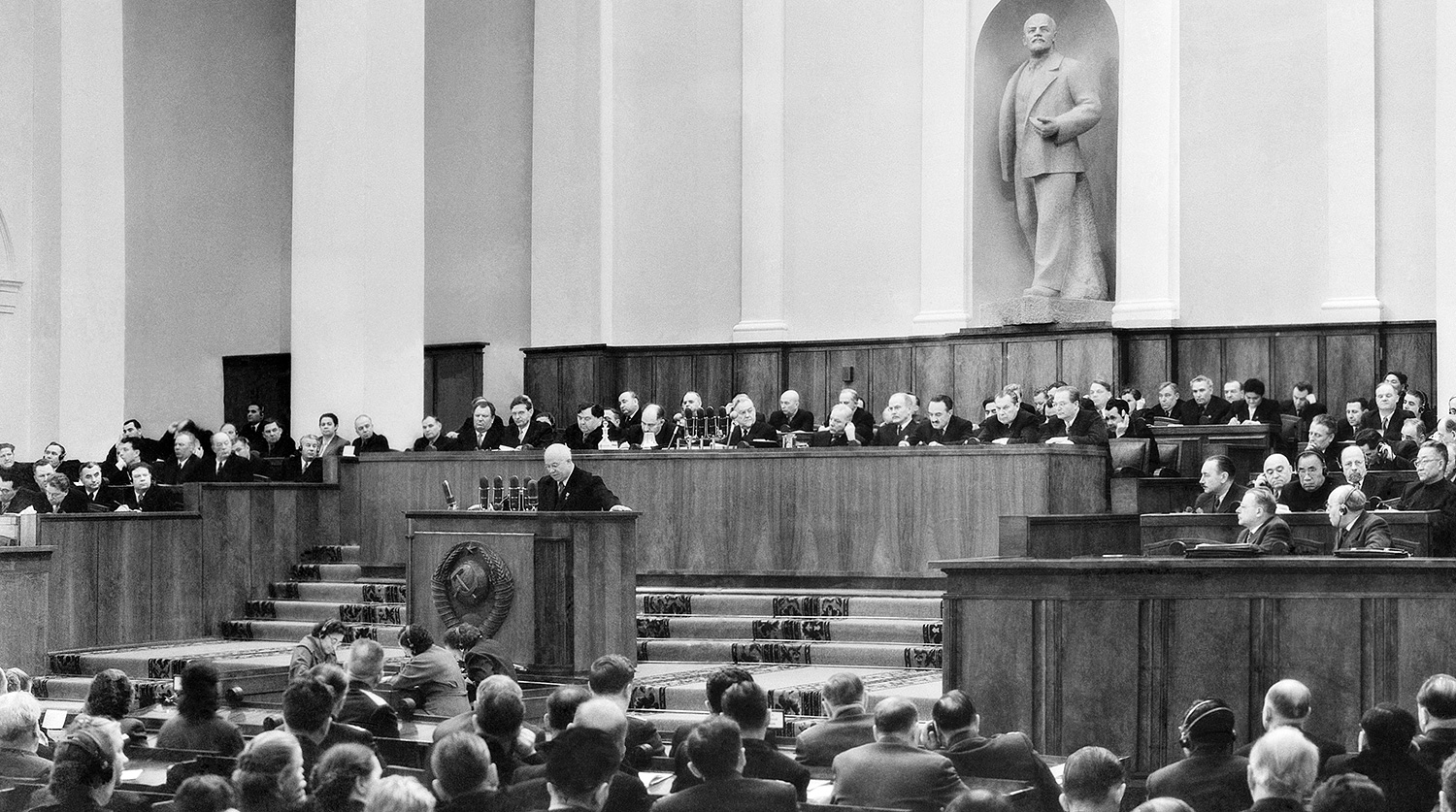 Nikita Khrouchtchev s’exprimant au XXe congrès du PCUS en février 1956 | CC BY-SA 4.0 wikipedia.org